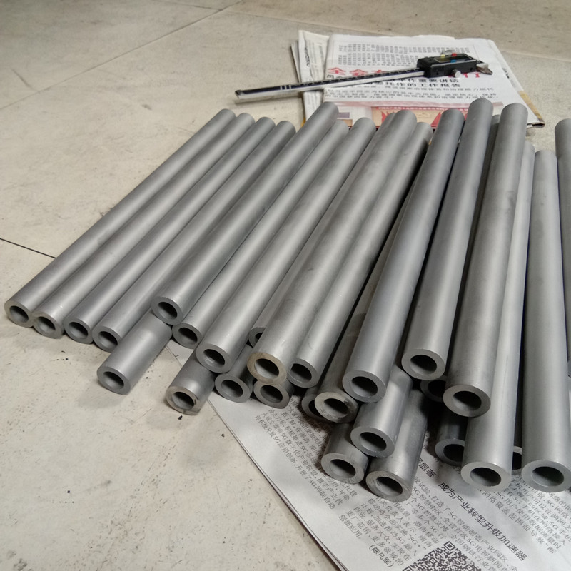 HRA92.5 Unground Solid Carbide Blanks Round Rods With Various Hole Size(图3)